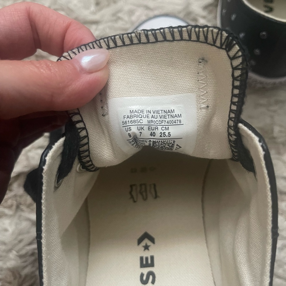 Converse Studded Leather Low Top Sneakers RARE 9 - Picture 5 of 7